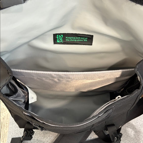 Timbuk2 Classic Black Crossbody Bag X-Small - Picture 4 of 4